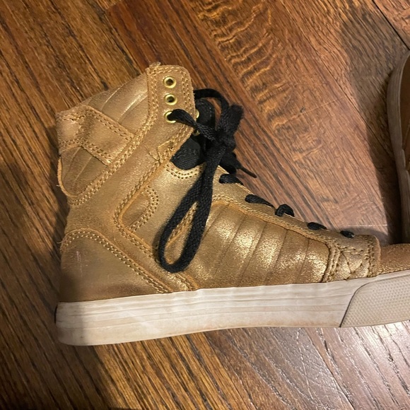 Supra 👑 skytop size 3.5 gold high tops - Picture 3 of 7